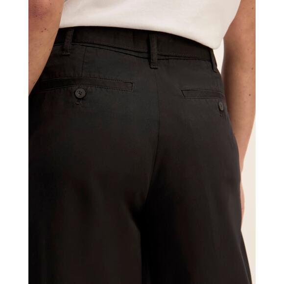Everlane The Pleated Wide-Leg Chino in Black 16 - Picture 4 of 10